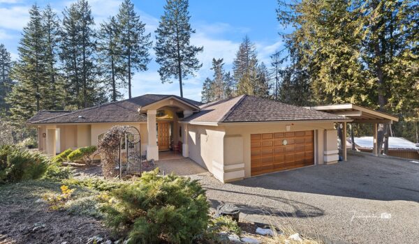 1111 Fox Tree Road: Luxurious 2.55-Acre Lister Estate with Mountain Views