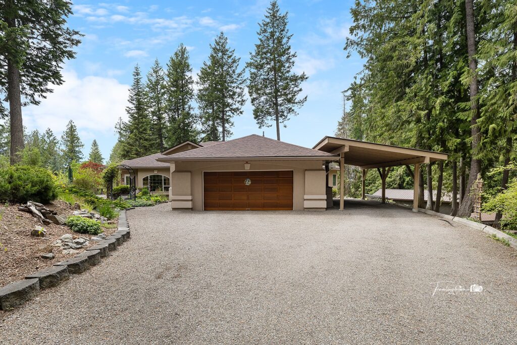 1111 Fox Tree Road: Luxurious 2.55-Acre Lister Estate with Mountain Views