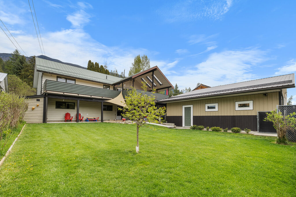 1629 Ainsworth Avenue Small Town Lakeside Living in Riondel