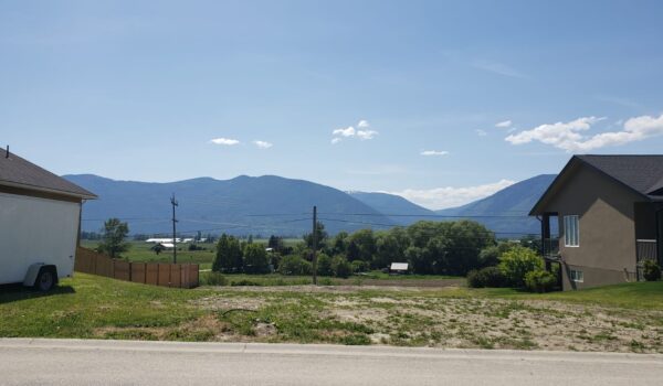 909 Selkirk Drive-Build Your Dream Home in Hawkview Estates with Stunning Mountain Views