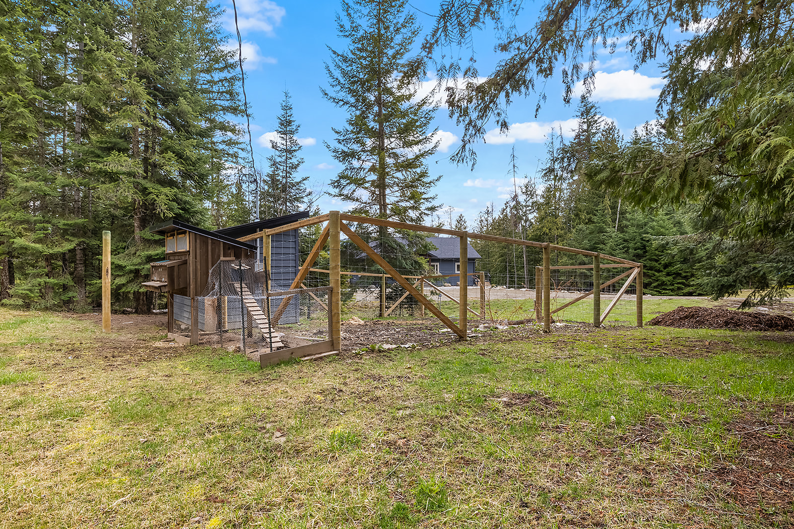 1562 Teetzel Road