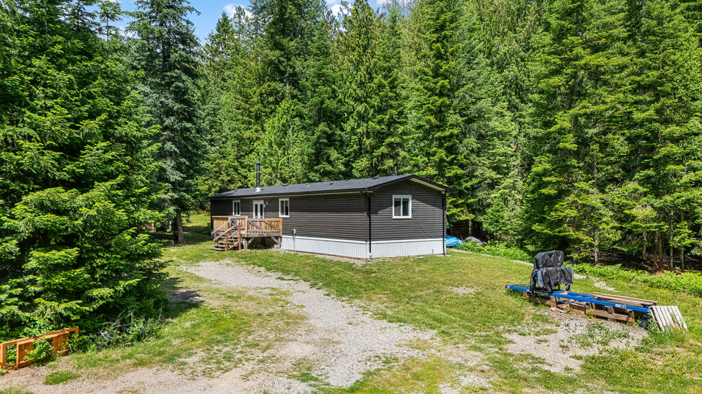 SOLD 1103 Lakeview Arrow Creek Rd- 3 Bed 3.5 Acres with Barn and Excellent Water