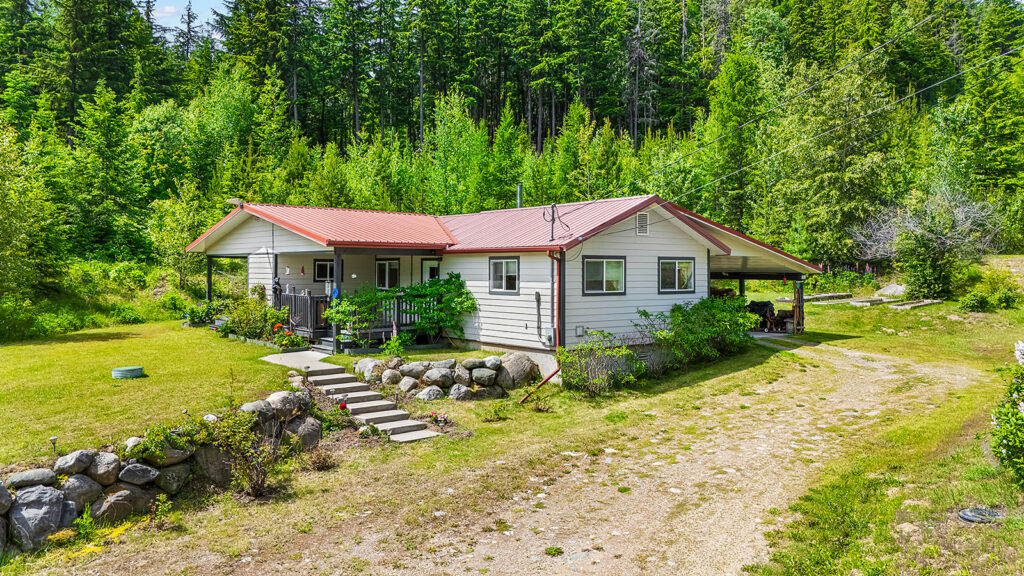 635 Lakeview Arrow Creek Road- Self-Sufficient Arrow Creek Acreage | Shop, Backup Power & 4.69 Private Acres