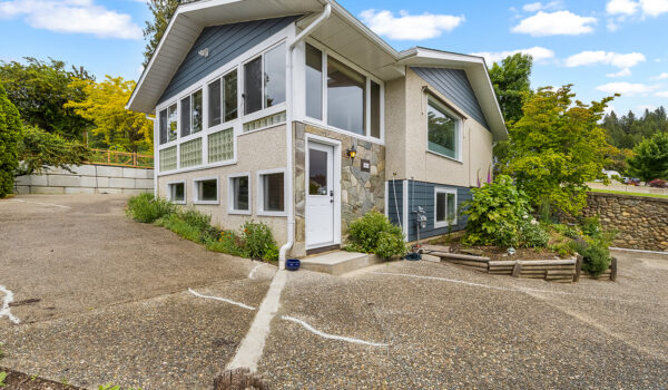 1614 Scott St | 3 Bedroom Home with Panoramic Views in Creston BC