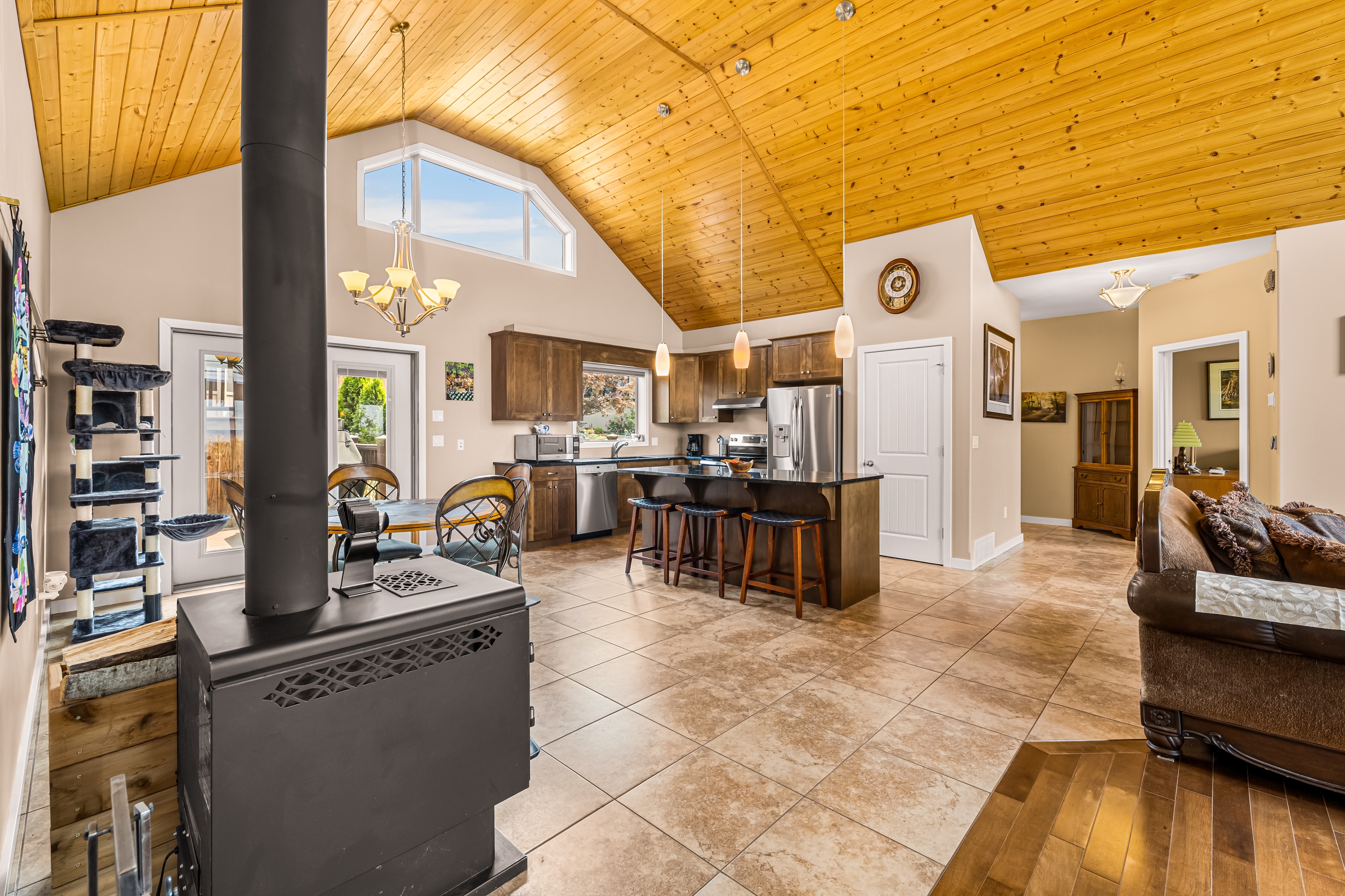 5 1039 Kootenay Pl (8)