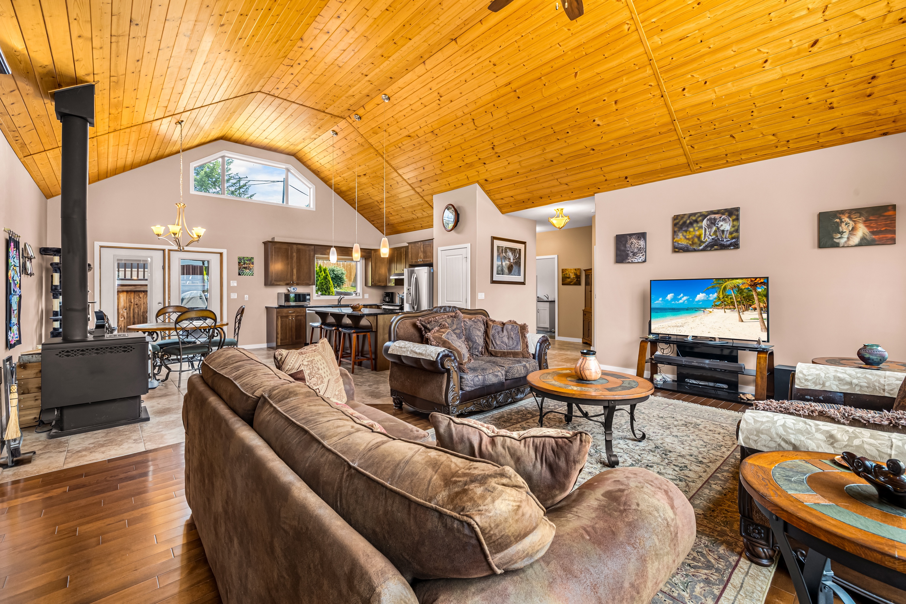 9b 1039 Kootenay Pl (14)
